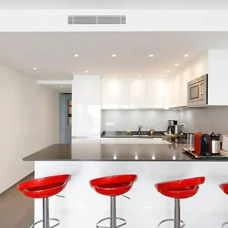 On La Croisette - 2 Beds 2 Baths