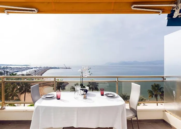 On La Croisette - 2 Beds 2 Baths *