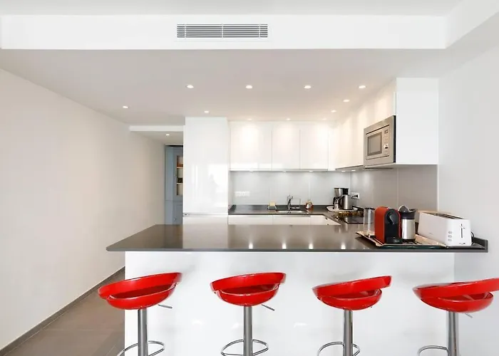 On La Croisette - 2 Beds 2 Baths