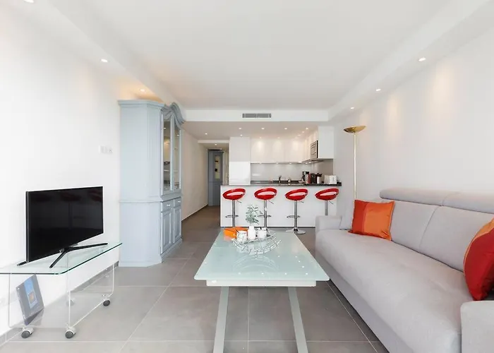 On La Croisette - 2 Beds 2 Baths *