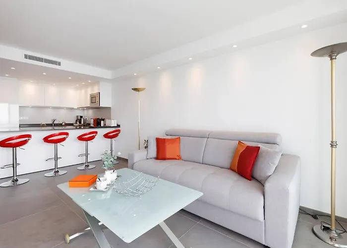 Apartment On La Croisette - 2 Beds 2 Baths