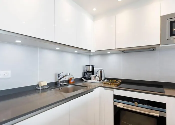 Apartment On La Croisette - 2 Beds 2 Baths